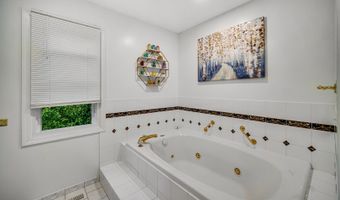 320 Brampton Ln, Arlington Heights, IL 60004