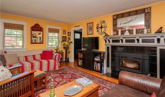 7 Boulevard E, Middletown, RI 02842
