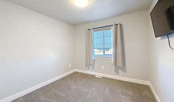 39 Harmony St, Buffalo, WY 82834