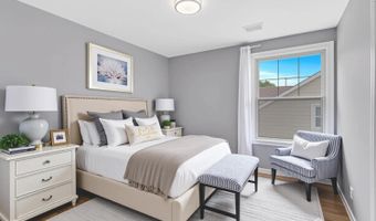 65 Bayview St, Aberdeen, NJ 07721