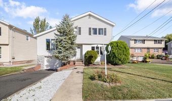 33 Coyne Ct, Bergenfield, NJ 07621