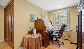 10 Bartlett Rd, Middletown, RI 02842