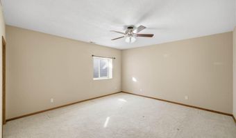 912 10th Avenue Pl, Altoona, IA 50009