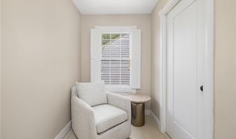 24 Barney St, Newport, RI 02840