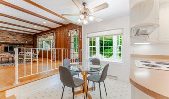 8202 EXCALIBUR Ct, Annandale, VA 22003