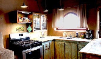 567 A Tune Dr, Arroyo Hondo, NM 87513