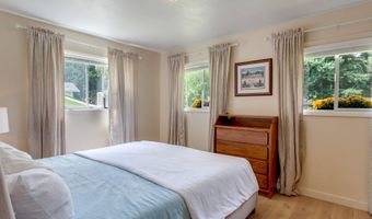 10210 SW CRESTWOOD Ct, Beaverton, OR 97008