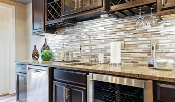22530 FOREST RUN Dr, Ashburn, VA 20148