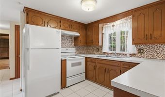 2 High Ridge Dr, Cumberland, RI 02864