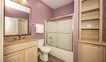 745 Champagne Dr, Biloxi, MS 39532