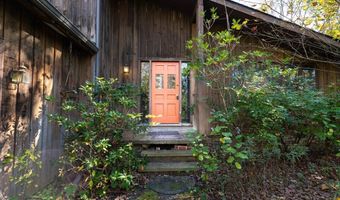 19121 Brewster Rd, Aurora, OH 44202