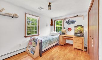 21 Quarry Rd, Branford, CT 06405