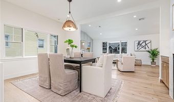 8 Kerins Ter, Newport, RI 02840
