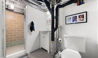 1319 Glamorgan St, Alliance, OH 44601