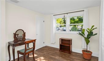 239 Richmond Dr, Warwick, RI 02888