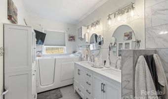 100 Lindsay Dr, Archdale, NC 27263