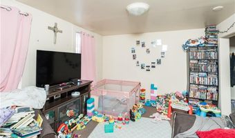 176 RAILROAD St, Lincoln, RI 02838