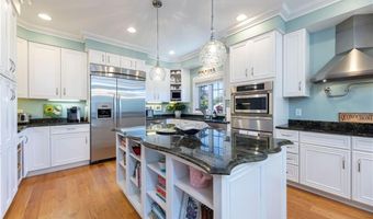 16 Central St, Charlestown, RI 02813