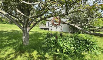144 Lake Morey Rd, Bradford, VT 05033