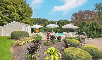 3 Spinnaker Dr, Barrington, RI 02806