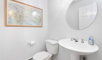 34 Finch Ln, North Kingstown, RI 02874