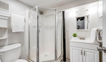 7306 WAYNE Dr, Annandale, VA 22003