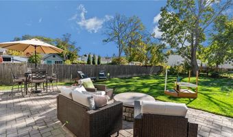 50 Charles St, Bristol, RI 02809