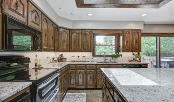 948 Oak Crst, Baxter Springs, KS 66713