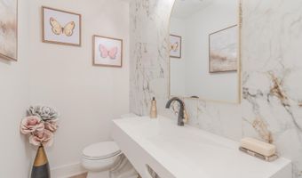 57 GARDEN Dr, Alexandria, VA 22304