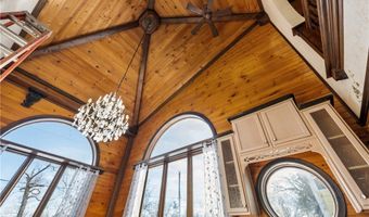 584 Apple Dr, Akron, OH 44319