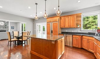 9 Hubbard Rd, Amherst, NH 03031