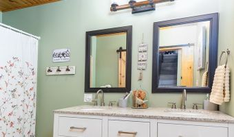 29 Sandusky St, Fredericktown, OH 43019