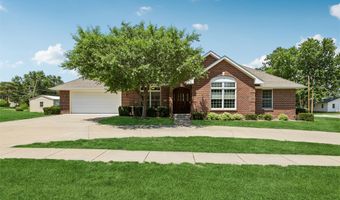 904 Cottage St, Adel, IA 50003