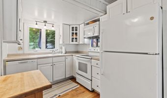 301 PRIDE FARM Rd, Falmouth, ME 04105