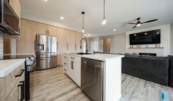 105 E Birchwood Dr, Brandon, SD 57005