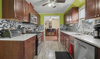 18 Tappen St, Avenel, NJ 07001