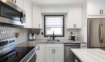 28 BIRCH St, Beachwood, NJ 08722