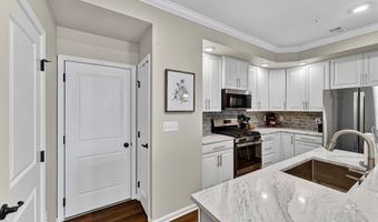 42227 PIEBALD Sq, Aldie, VA 20105