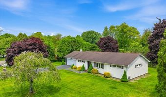 35 Dorchester Ln, Branford, CT 06405
