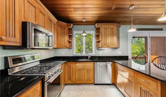 11 Cove Rd, Narragansett, RI 02882