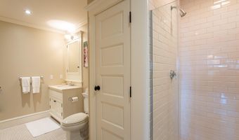 7 Clay Pit Ln, Aquinnah, MA 02535