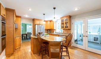 28 Woodland Dr, Amherst, NH 03031