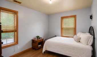 138 Church St, Belford, NJ 07718