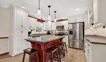 6926 Woodridge Dr, Avon, IN 46123