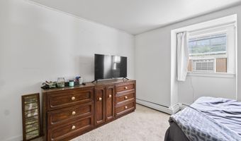 14 Lakeshore Dr, Belgrade, ME 04918