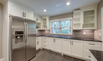 835 Lakeshore Dr NW, Berkeley Lake, GA 30096