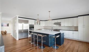 5 Hampden St, Barrington, RI 02806