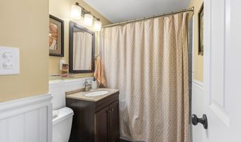 22 Rowe Pl, Bristol, CT 06010