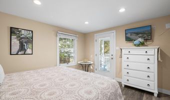 17 E 14TH St, Barnegat Light, NJ 08006