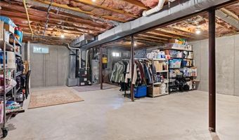22 Aumond St, Cranston, RI 02905